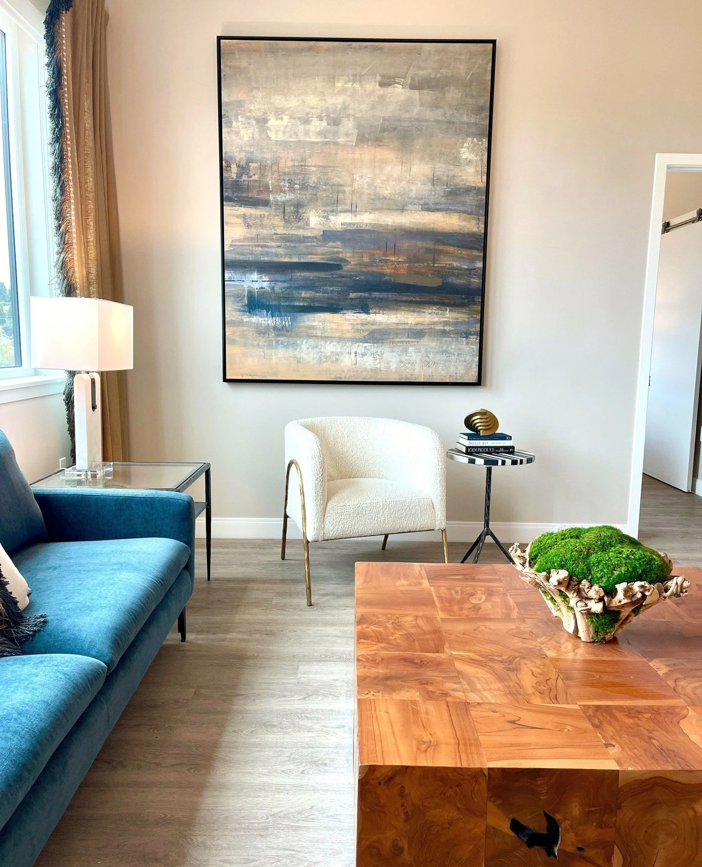 Cozy, thoughtfully curated, and designed for apartment life.⁠
.⁠
.⁠
#PelhamNHInteriorDesign #SouthernNHDesign #NHInteriorDesigner #ModelApartment #NHBuilders #LuxuryApartmentDesign #MultifamilyDesign