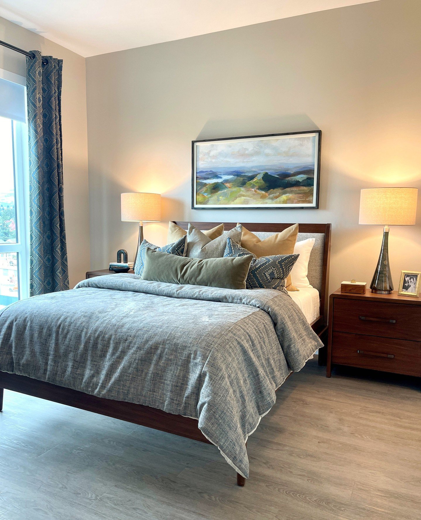 Soft layers. Warm tones. Total calm. 💛⁠
.⁠
.⁠
#PelhamNHInteriorDesign #SouthernNHDesign #NHInteriorDesigner #ModelApartment #NHBuilders #LuxuryApartmentDesign #MultifamilyDesign