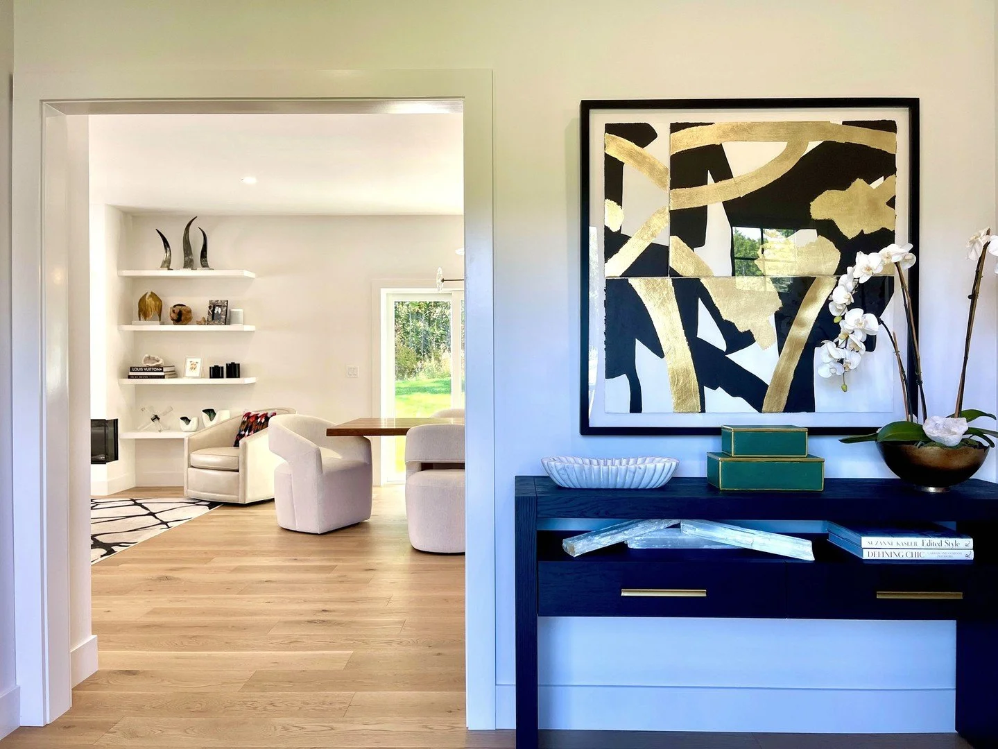 Let the entry set the tone⁠
.⁠
.⁠
#CustomInteriors #NewEnglandDesign #NhInteriorDesign #MoodyInteriors #LayeredDesign #InteriorDetails⁠ #PelhamNHInteriorDesign #SouthernNHDesign #NHInteriorDesigner #NHBuilders #NewBuild #PelhamNH #BedfordNH #WindhamN