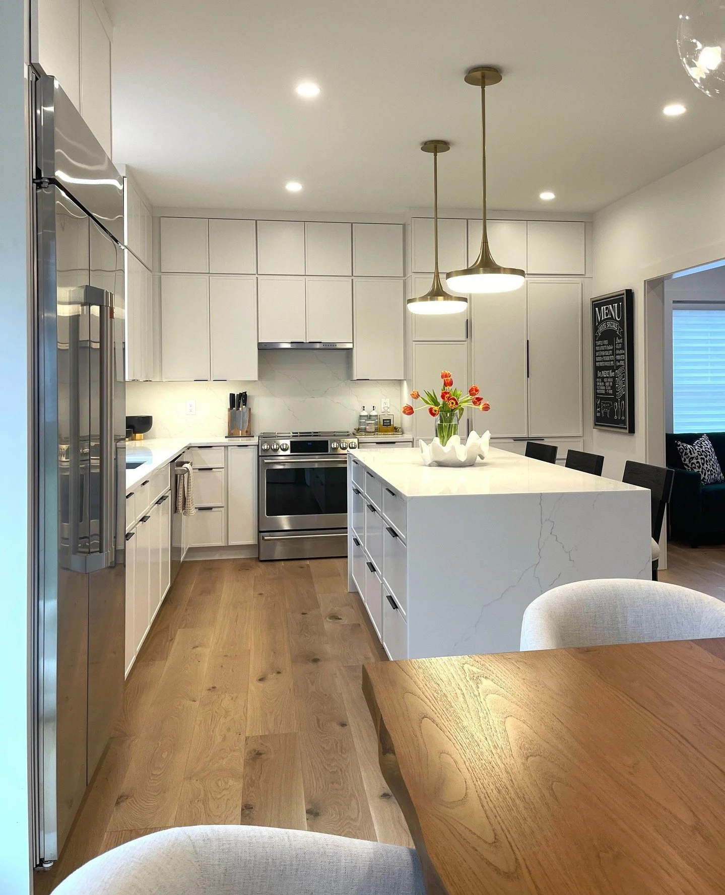 Minimal kitchen, maximum impact 🤍⁠
.⁠
.⁠
#PelhamNHInteriorDesign #SouthernNHDesign #NHInteriorDesigner #NHBuilders #CustomInteriors #NewEnglandDesign #NHInteriorDesign #InteriorDetails⁠ #NewBuild #PelhamNH #BedfordNH #WindhamNH⁠