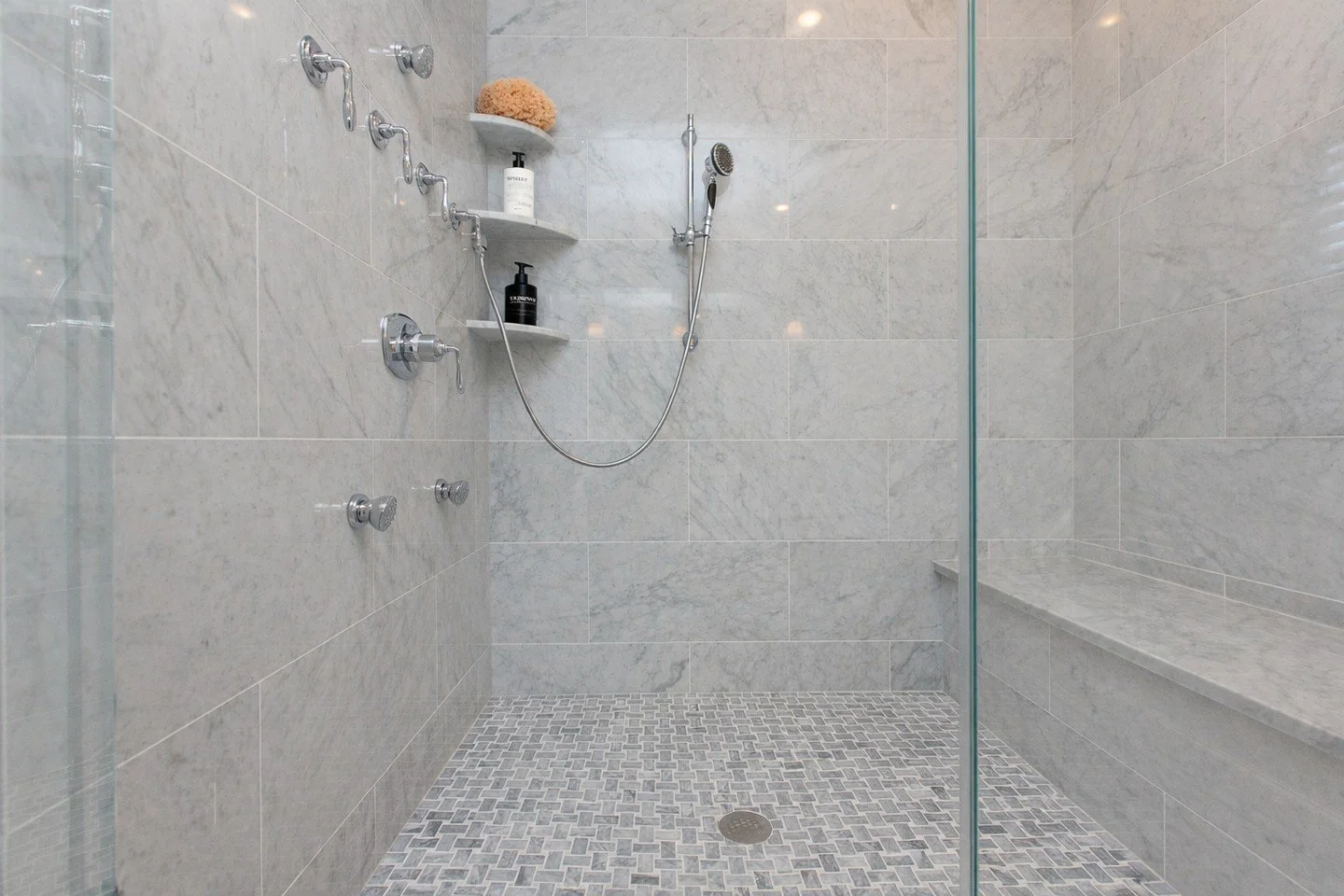 Classic white marble, timeless New England influence 🤍⁠
.⁠
.⁠
#newbuild #luxuryhome #interiordesign #home #bathinteriors #primarybathshower #allisonducharmeinteriordesign #ADID #PelhamNHInteriorDesignServices #WindhamNHInteriorDesignServices #Andove