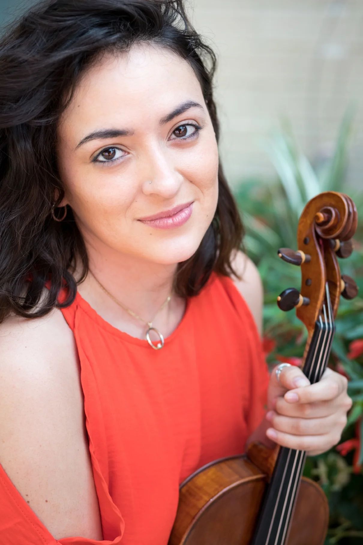 Gabrielle Skinner Gabrielle Skinner is a violist and educator working primarily in Houston, Texas, New York City and New Haven, CT. A versatile and accomplished musician, she holds her Bachelor's degree from Cleveland Institute of Music and a Master's degree from Rice University in May 2018. Gabrielle recently won the Harmony Fellowship with the New Haven Symphony and is working as a fellow with the Orpheus Chamber Orchestra. Ms. Skinner is passionate about teaching and is devoted to empowering young minds with the power of music. Gabrielle enjoys playing chamber music, knitting, and watching cooking shows. 