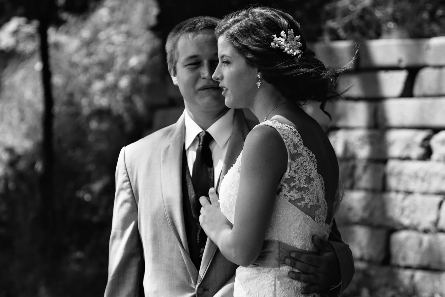 first-look-backyard-wedding-photographer.jpg