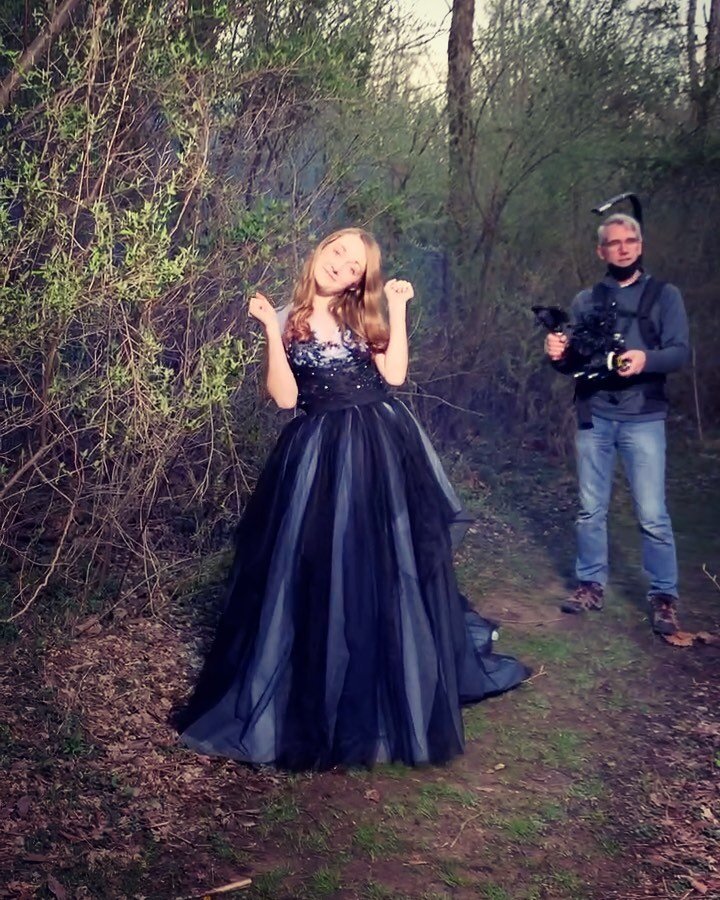 Behind the scenes of The Queen music video. ✌🏼✌🏼✌🏼

#musicvideo #queenoftheletdown #newmusic #behindthescenes #bts