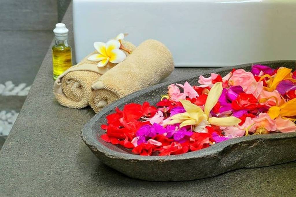 flowersbathbali.jpg