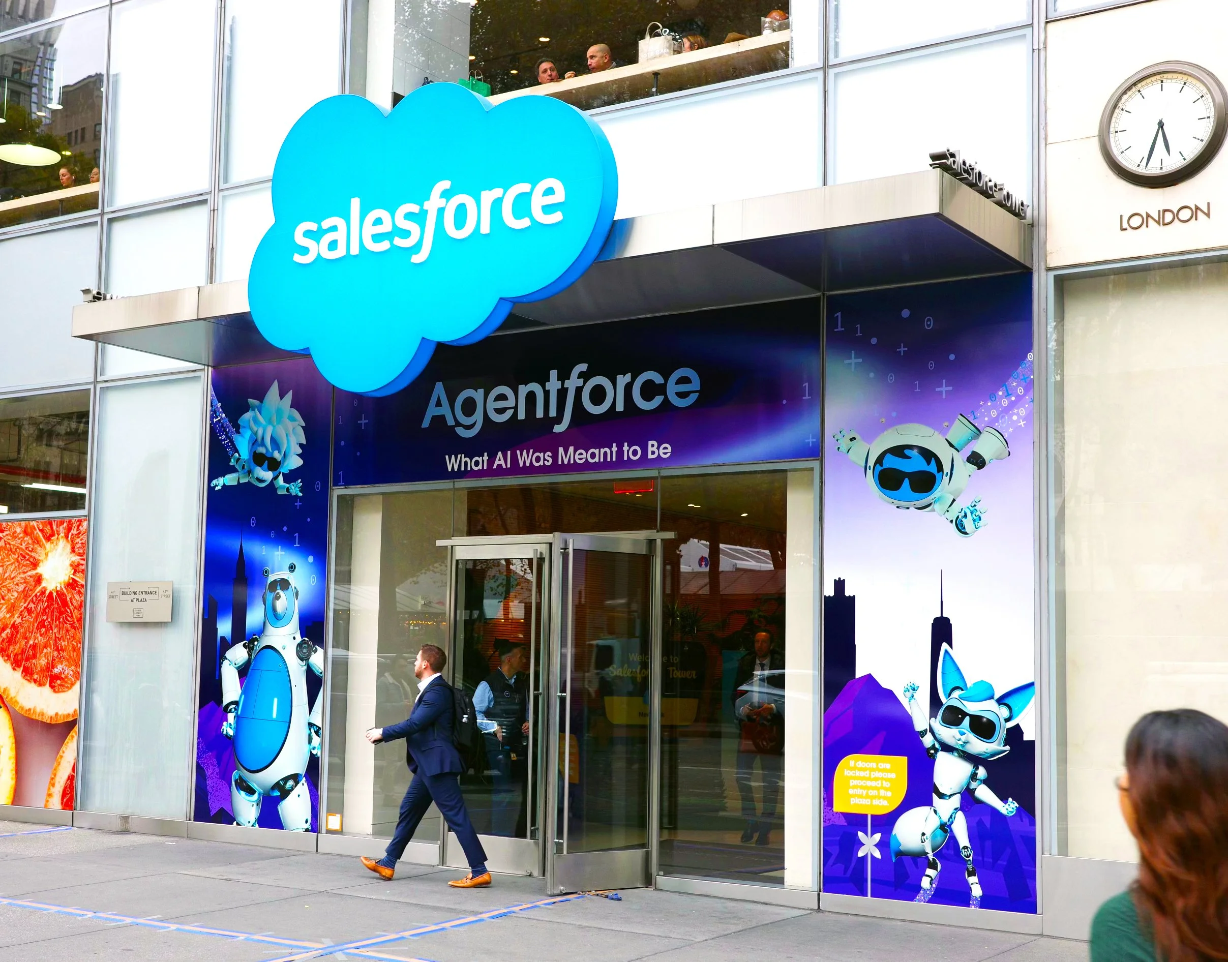 Chrimmons_Salesforce_NYC_WindowWrap3.jpg