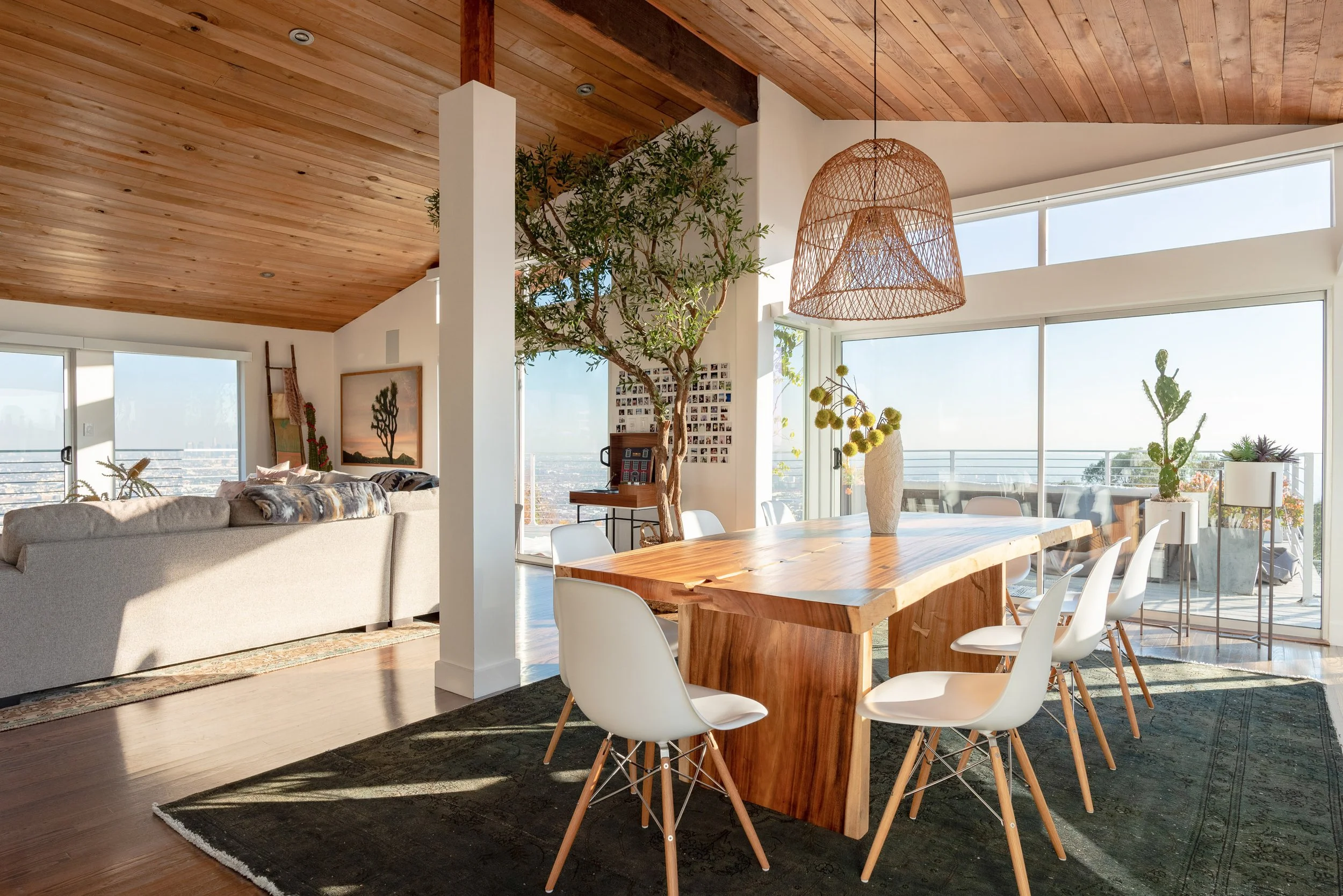 Shinybones House_Living and Dining 12MP 01.jpg