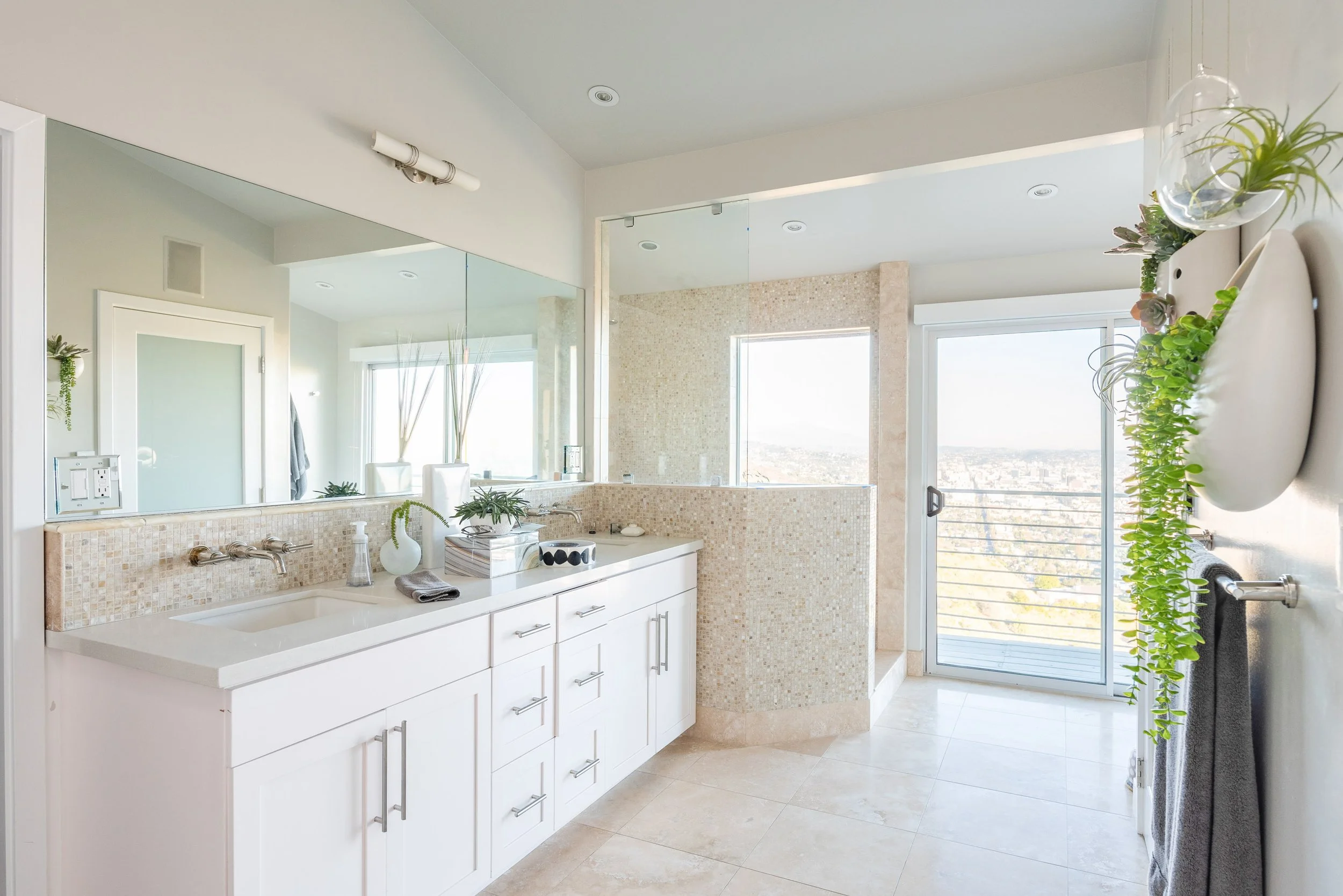 Shinybones House_Master Bed and Bath 12MP 17.jpg