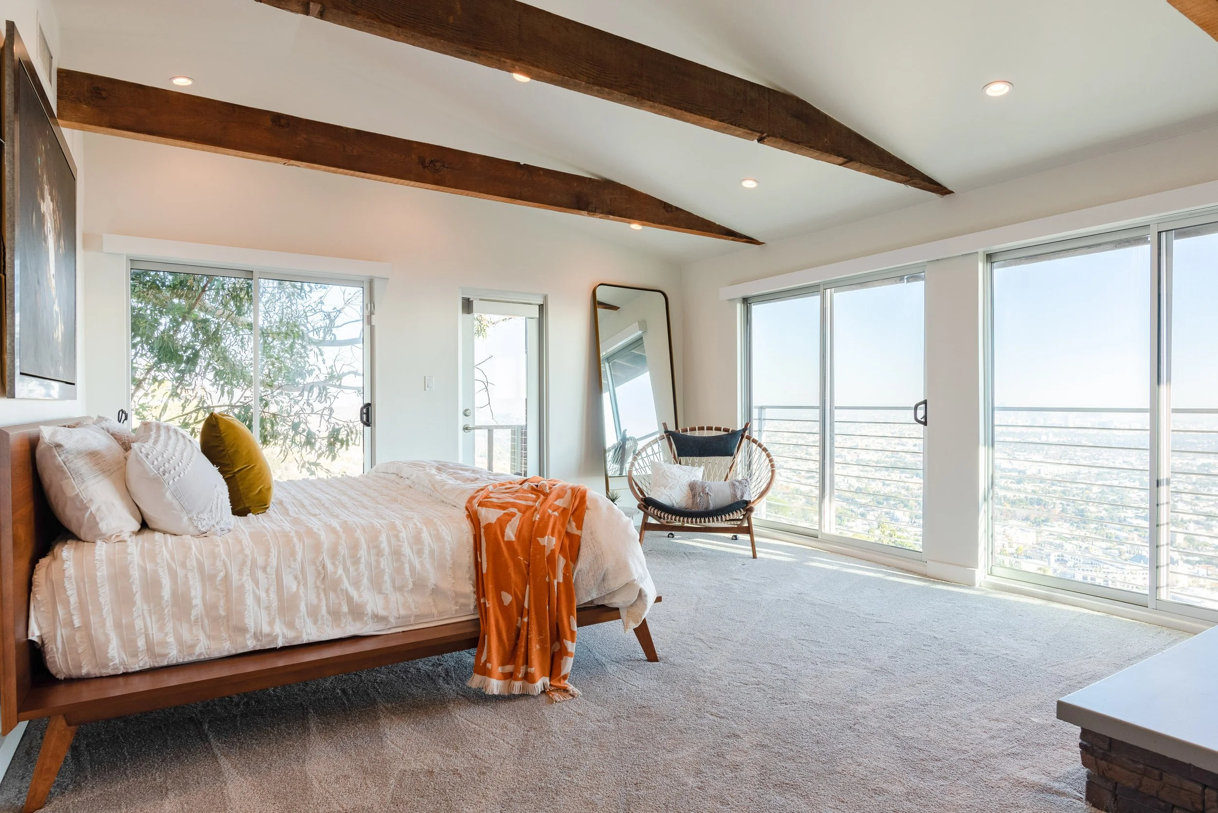 Shinybones House_Upstairs Bed 12MP 15.jpg
