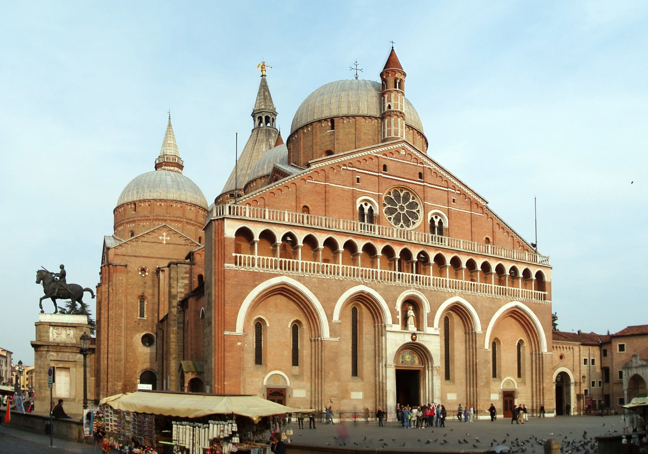 Basilica_di_Sant'Antonio_da_Padova.jpg