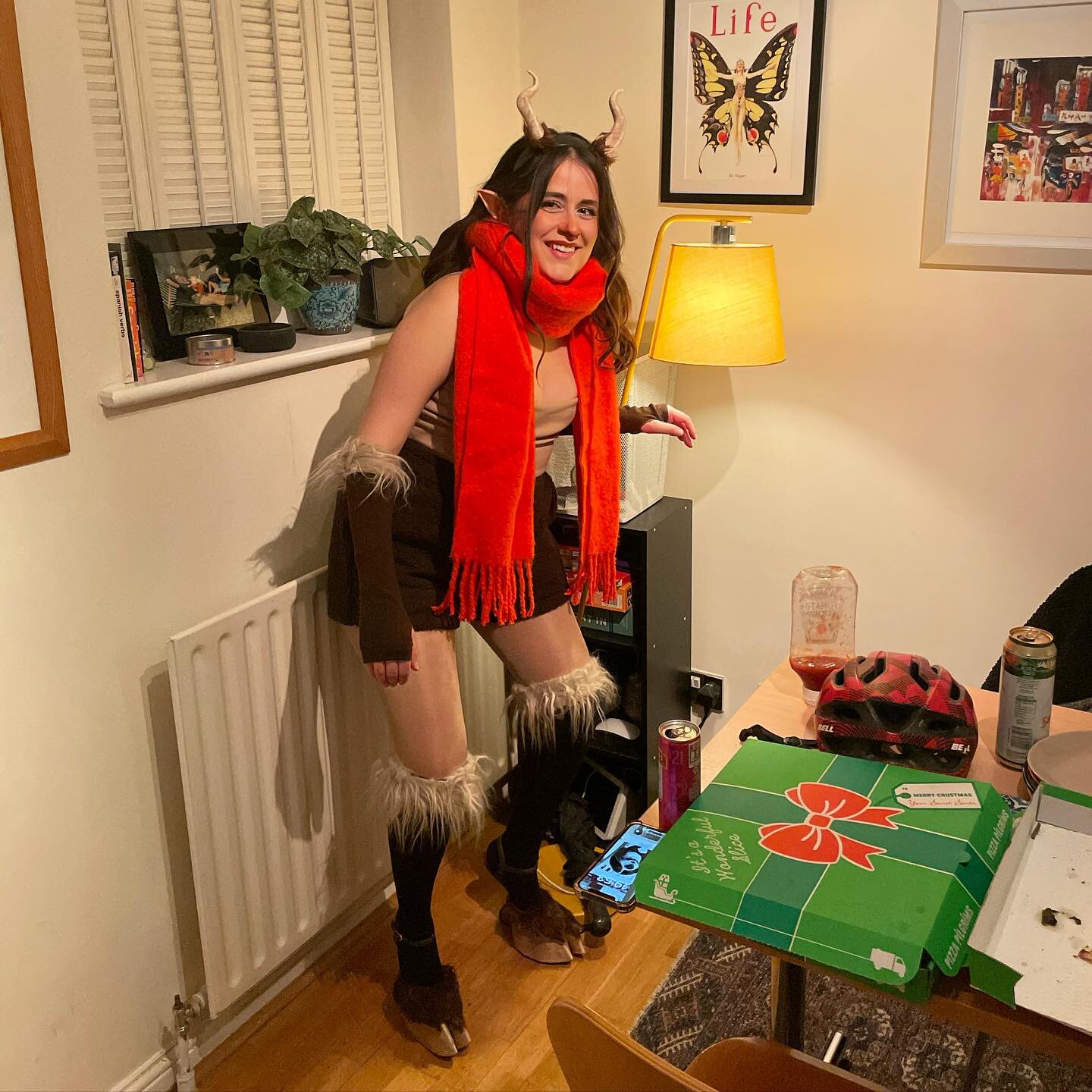 2 fauns, 1 woman, 1 prize 🐐💅🏆