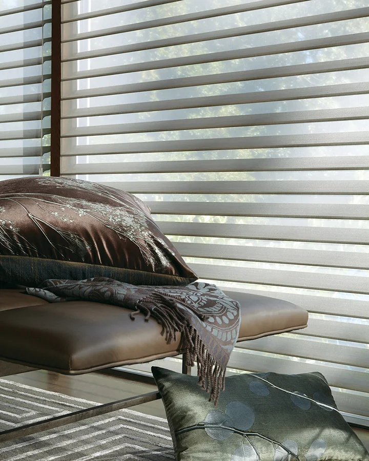 HUNTER DOUGLAS