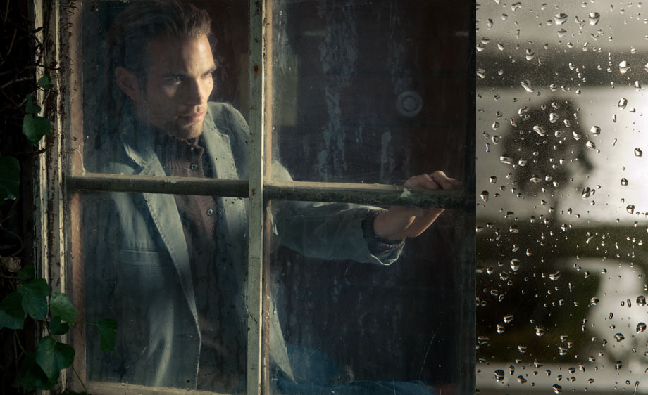 9_0_231_1_window_advert_man.jpg