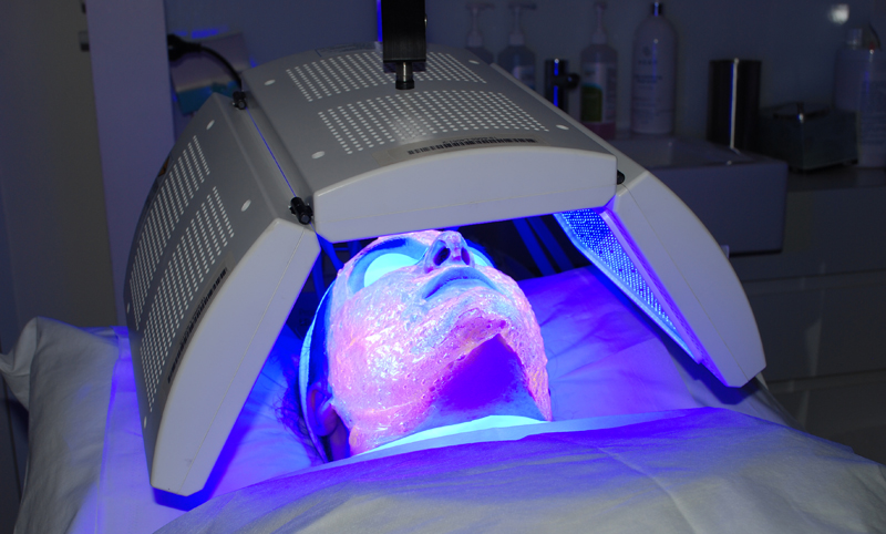 Towards the end of the Kleresca session the gel changes colour under the lamp.