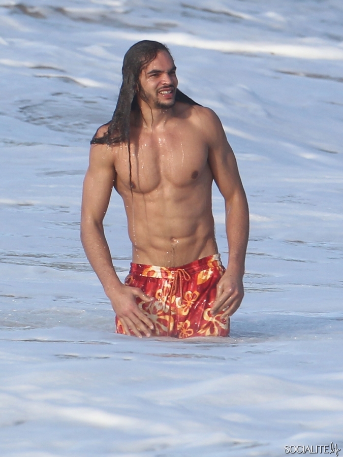 http://static.socialitelife.com/uploads/2012/02/24/joakim-noah-shirtless-st-barts-02242012-05-675x900.jpg