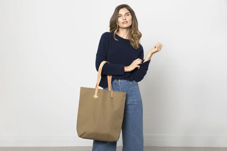 medium_8.6.4_SmallNylonTote_CoyoteBrown_10.jpg