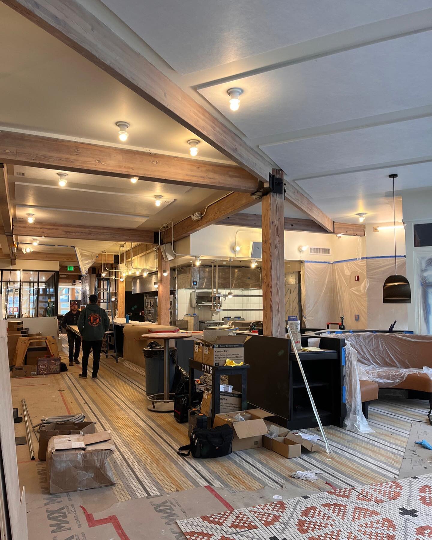 What a difference a week makes! 👀😍🙌 The finish line is in sight @flourandwaterpizzeria and the place is looking goooooood! Not too long before we can toast our hard working team on a job well done over 🍕 and 🍸!