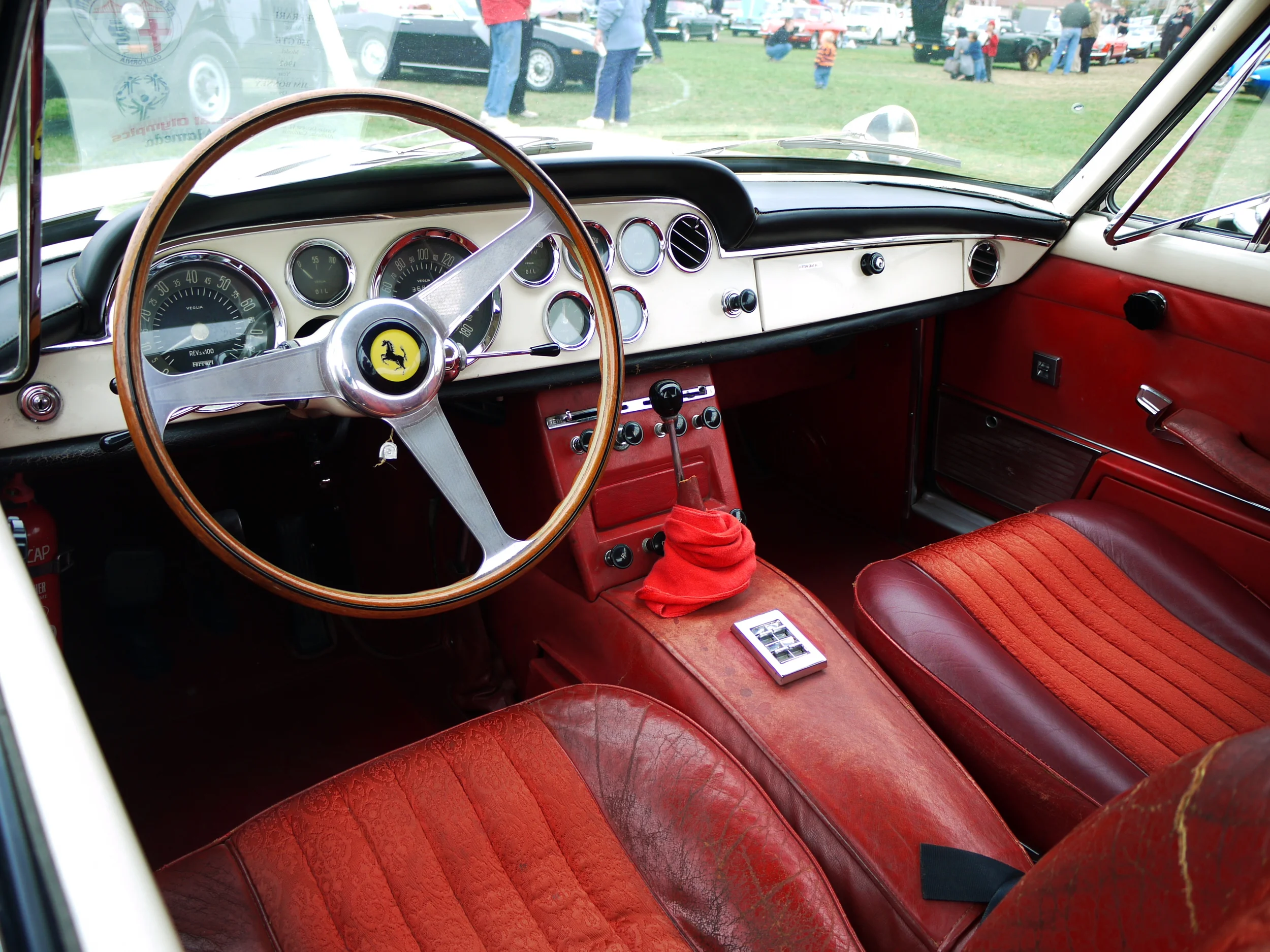 Habitacle_Ferrari_250_GTE.jpg