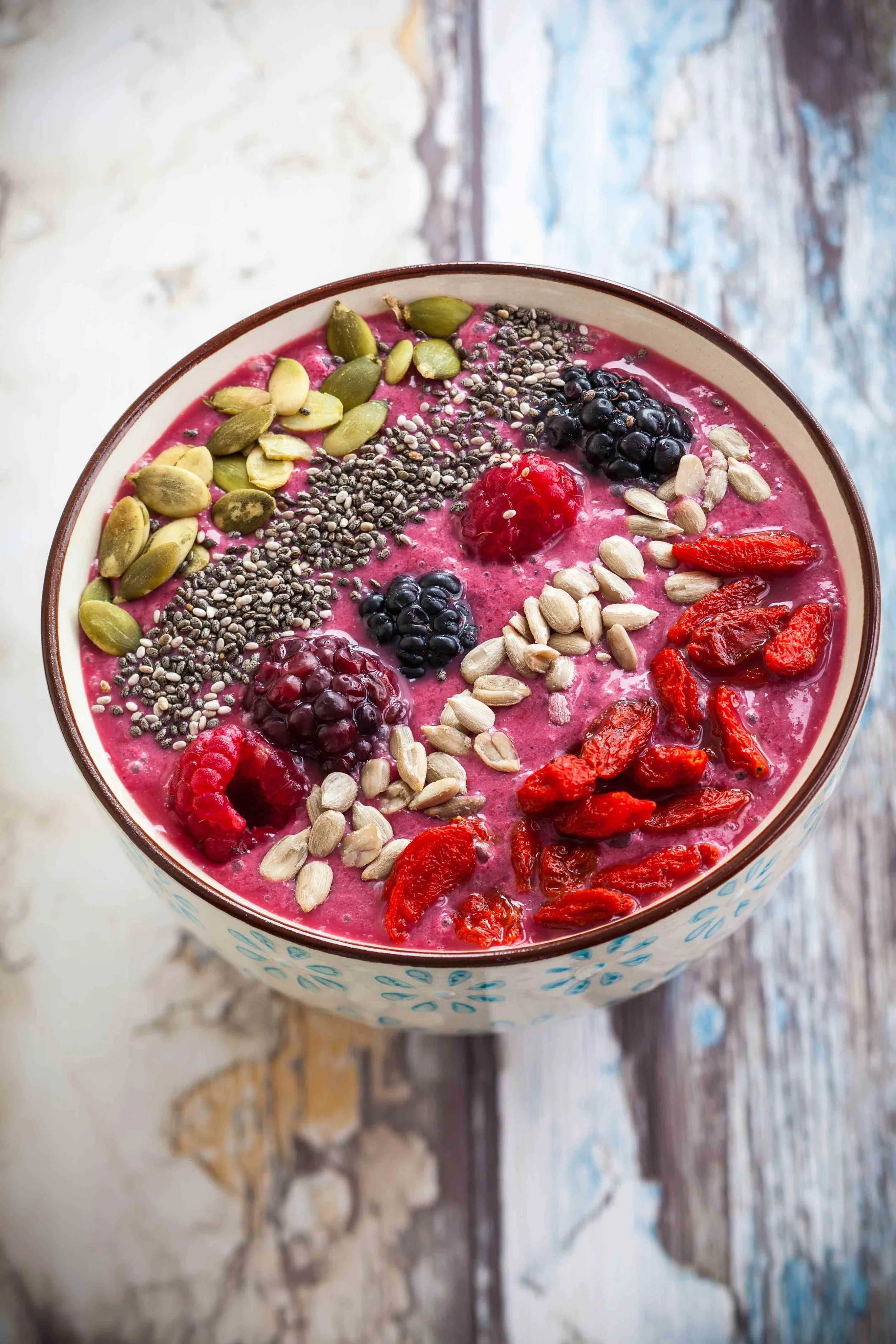 Smoothie-Breakfast-berry-smoothie-bowl--88323782-WEB.jpg