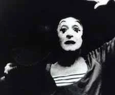 Using Miming For A Natural Technique