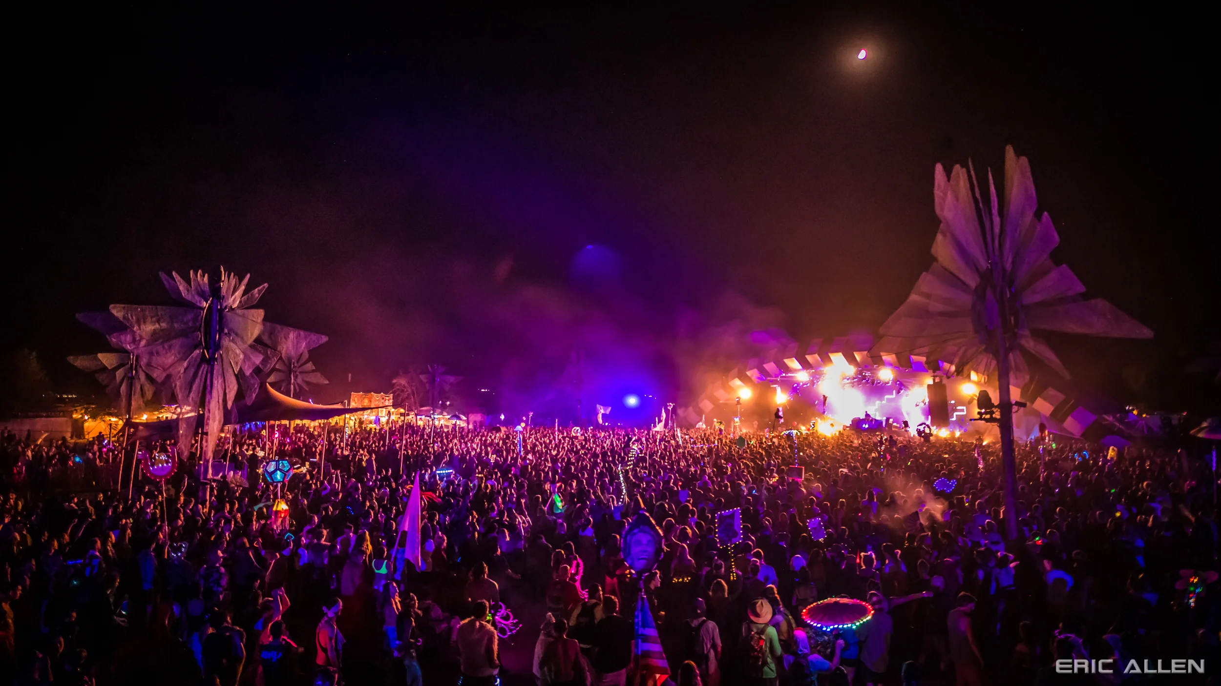 The Lightning Stage draws the biggest crowd during Lightning in a Bottle 2019 📷: Eric Allen