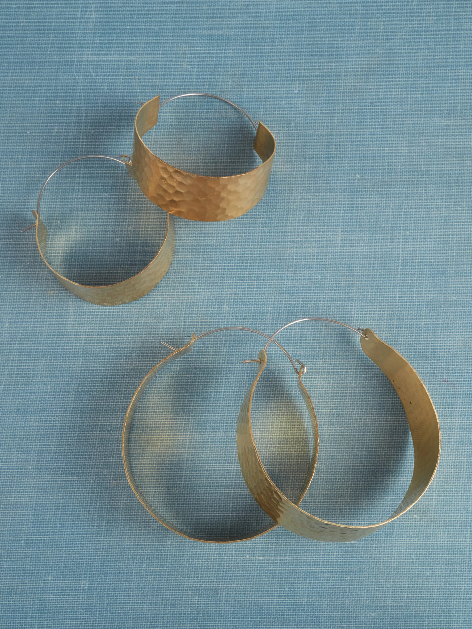 Hammered Pattern Hambone Hoop