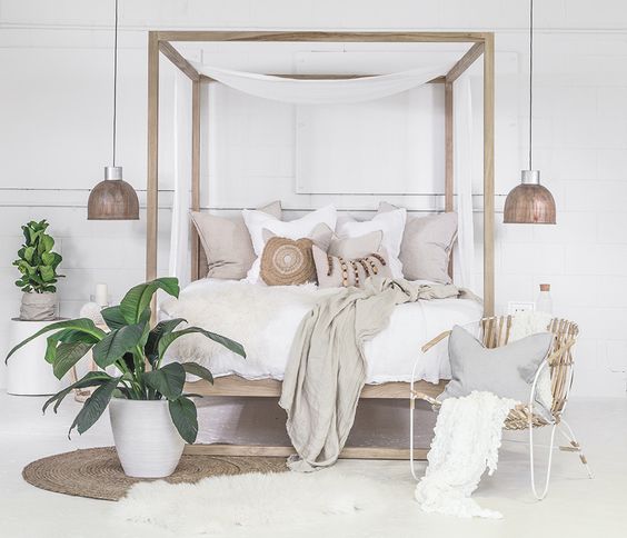 Decor Files: Four Poster Beds Galore