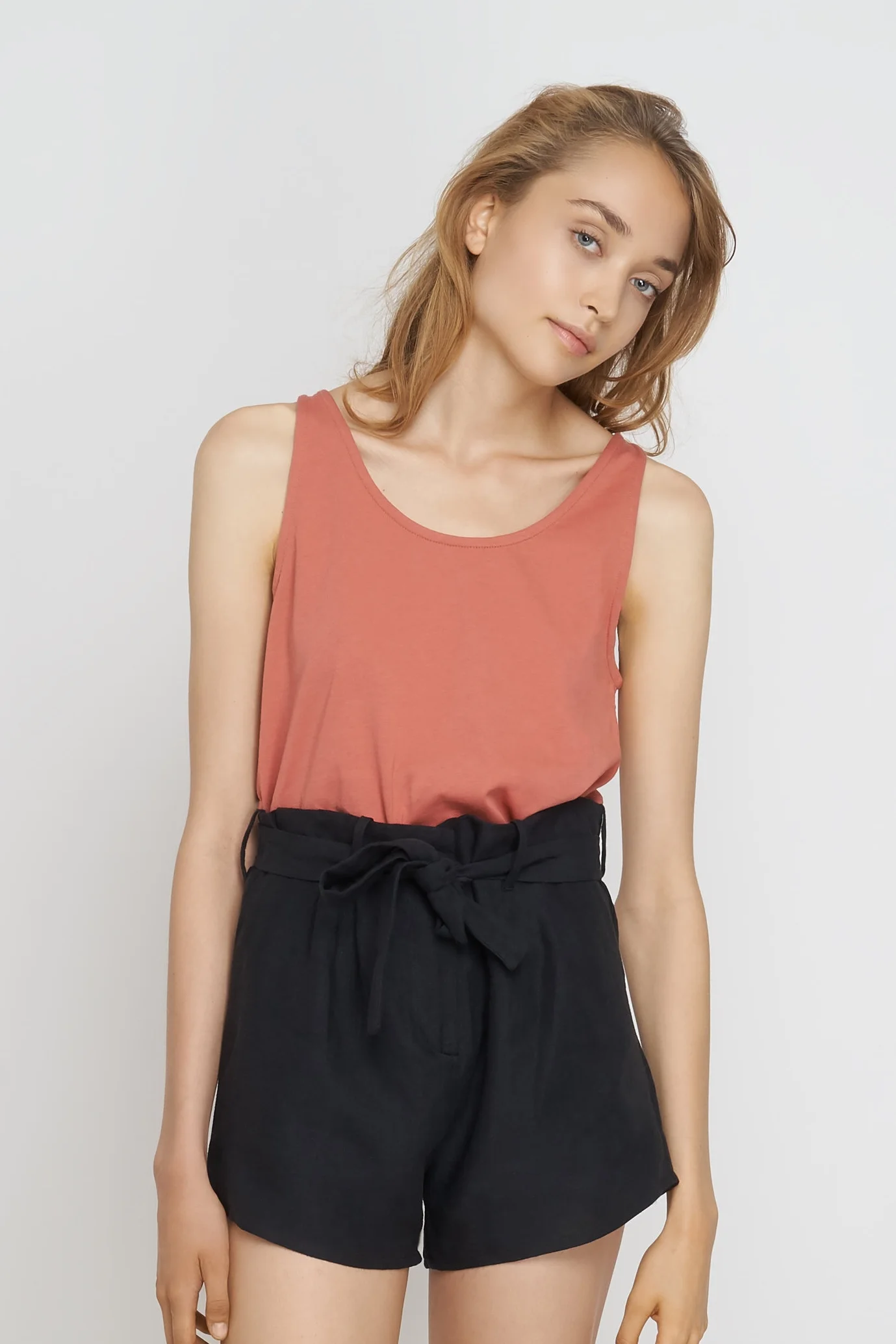 JF_SS18_Lookbook_Chana_Top_brick_Mara_black_1.jpg