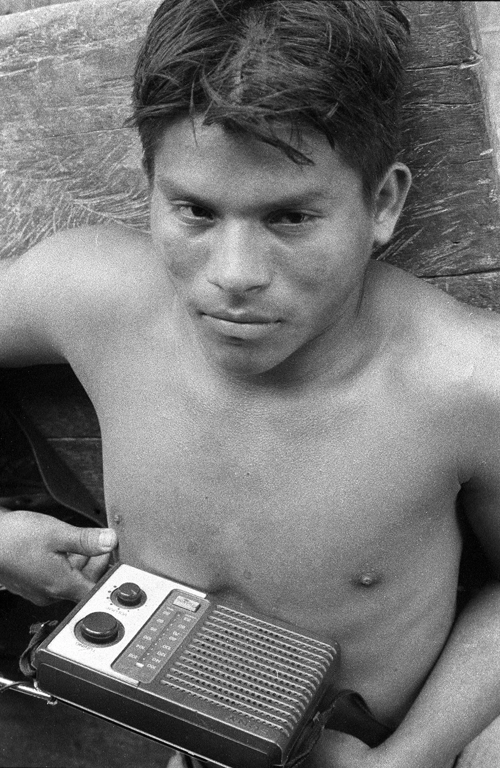 Santo y radio.jpg
