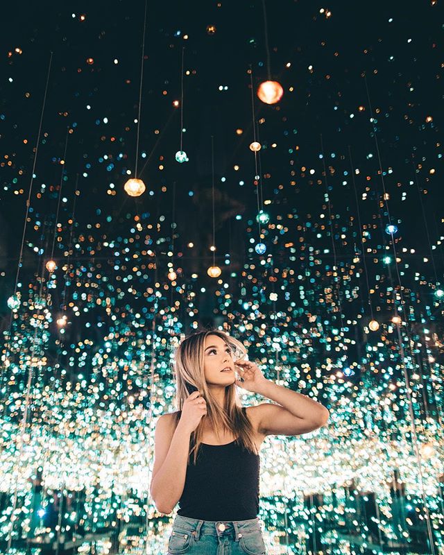 an infinity of lights.⚡️
friends! part two of my newest YouTube video, A WEEK IN LOS ANGELES is now live! check the link in my bio to go watch it! 
also, i want to give a few of u story shoutouts! just tag me in your story watching my newest YouTube 