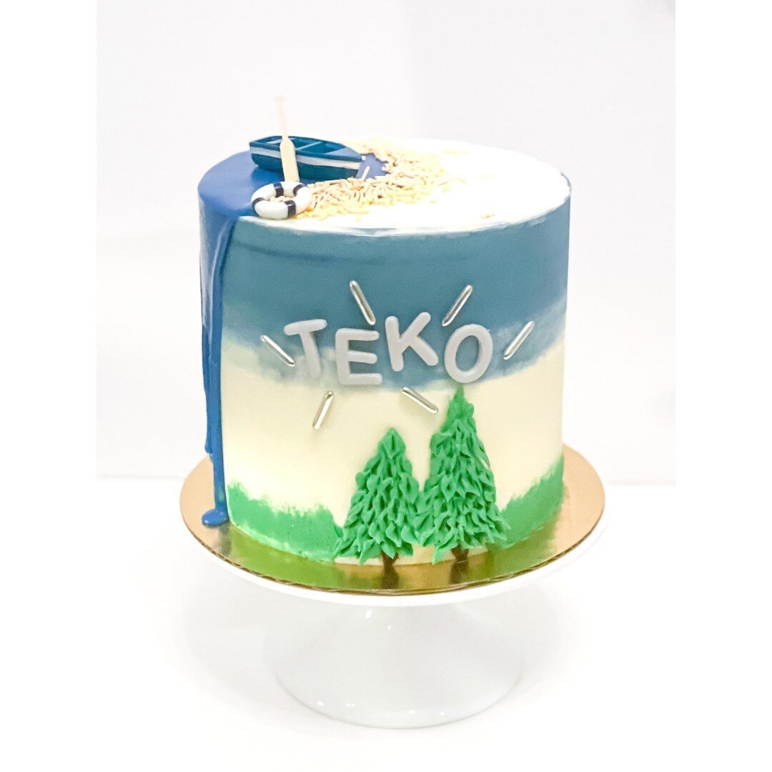 Cake #2 of 2024: Three layers of chocolate cake filled with a bourbon buttercream and bourbon caramel to celebrate a member of the Temple Israel community whose endless support of Camp Teko did not go unnoticed 💕⁠
.⁠
.⁠
.⁠
.⁠
.⁠
.⁠
.⁠
.⁠
.⁠
.⁠
.⁠
.⁠