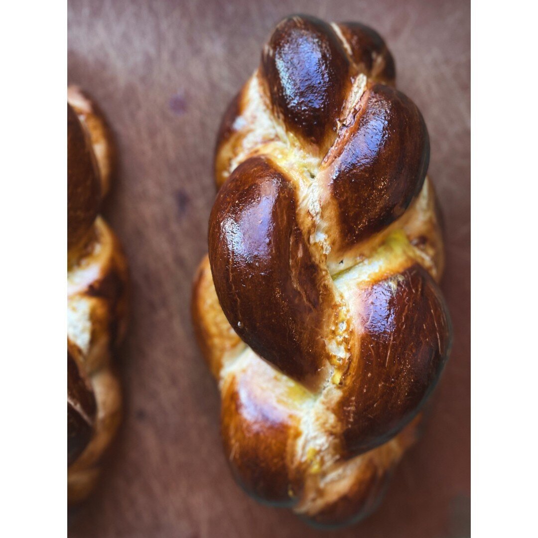 Shabbat shalom ✡️
.
. 
.
.
.
.
.
.
.
.
.
.
.
#betsybakes #food52 #bakersofinstagram #instabake #foodblogfeed #bakefromscratch #thebakefeed #feedfeed #f52grams #f52community @kingarthurflour #bakewithus #eatdrinkdishmpls #challah @jewishfood #challahp