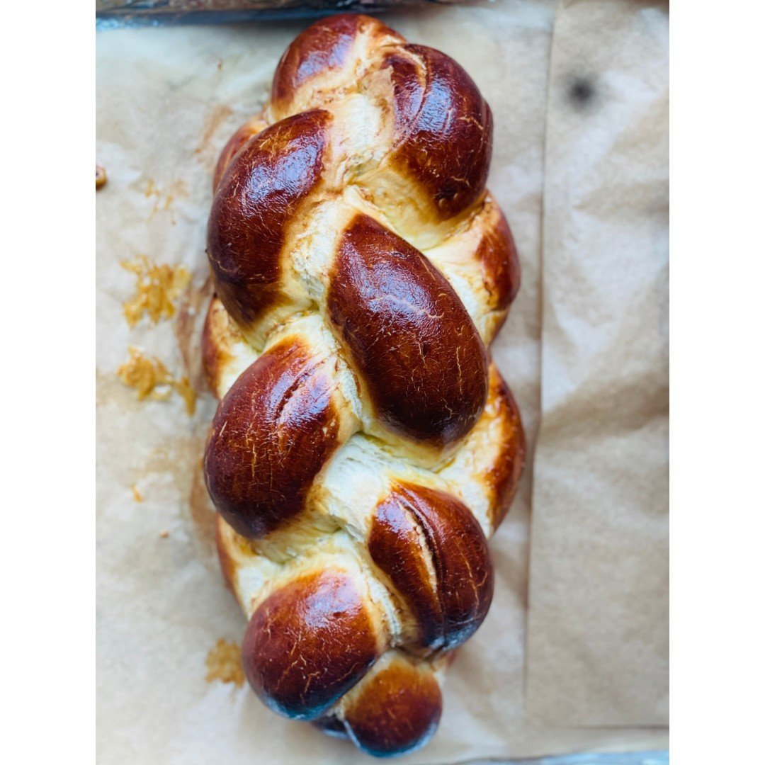 Shabbat shalom from the last challah before Passover ✡️

.
.
.
.
.
.
.
.
.
.
.
#betsybakes #food52 #bakersofinstagram #instabake #foodblogfeed #bakefromscratch #thebakefeed #feedfeed #f52grams #f52community @kingarthurflour #bakewithus #eatdrinkdishm