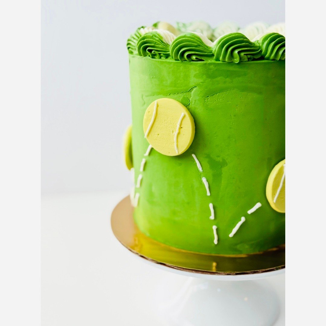 Cake #8 of 2025: Tennis themed chocolate cake filled with white chocolate buttercream for a special 10 year old 🎂🎉⁠
.⁠
⁠
.⁠
.⁠
.⁠
.⁠
.⁠
.⁠
.⁠
.⁠
.⁠
.⁠
.⁠
#betsybakes #food52 #bakersofinstagram #cookie #instabake #foodblogfeed #cakeinspiration #cake