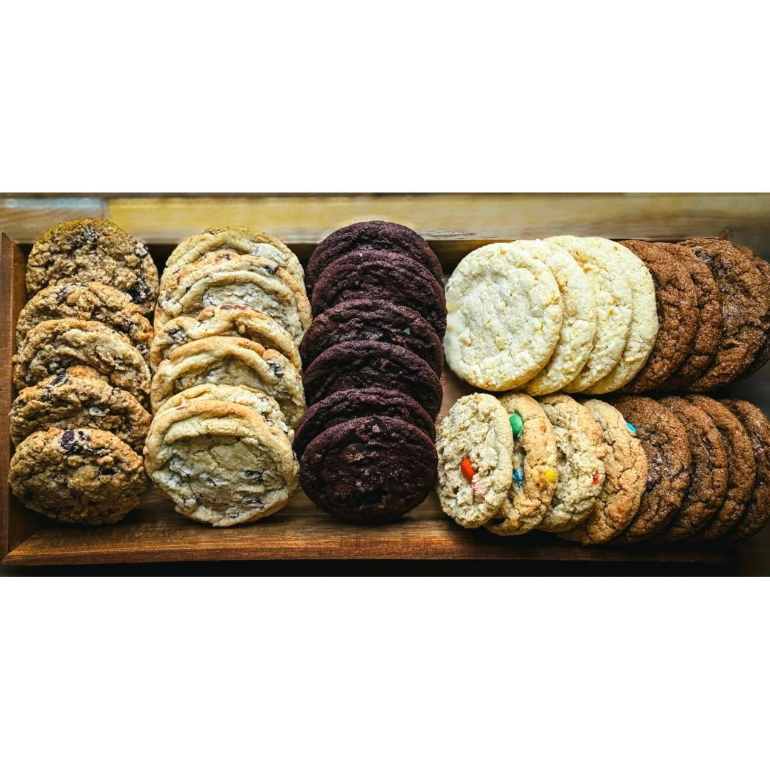 Happy Thanksgiving and don&rsquo;t forget that a tray filled with double chocolate, molasses, M&amp;M, corn, chocolate chip, and oatmeal chocolate chip cookies is always a hit 🍪
.
.
.
.
.
.
.
.
.
.
.
.
#betsybakes #food52 #bakersofinstagram #cookie 