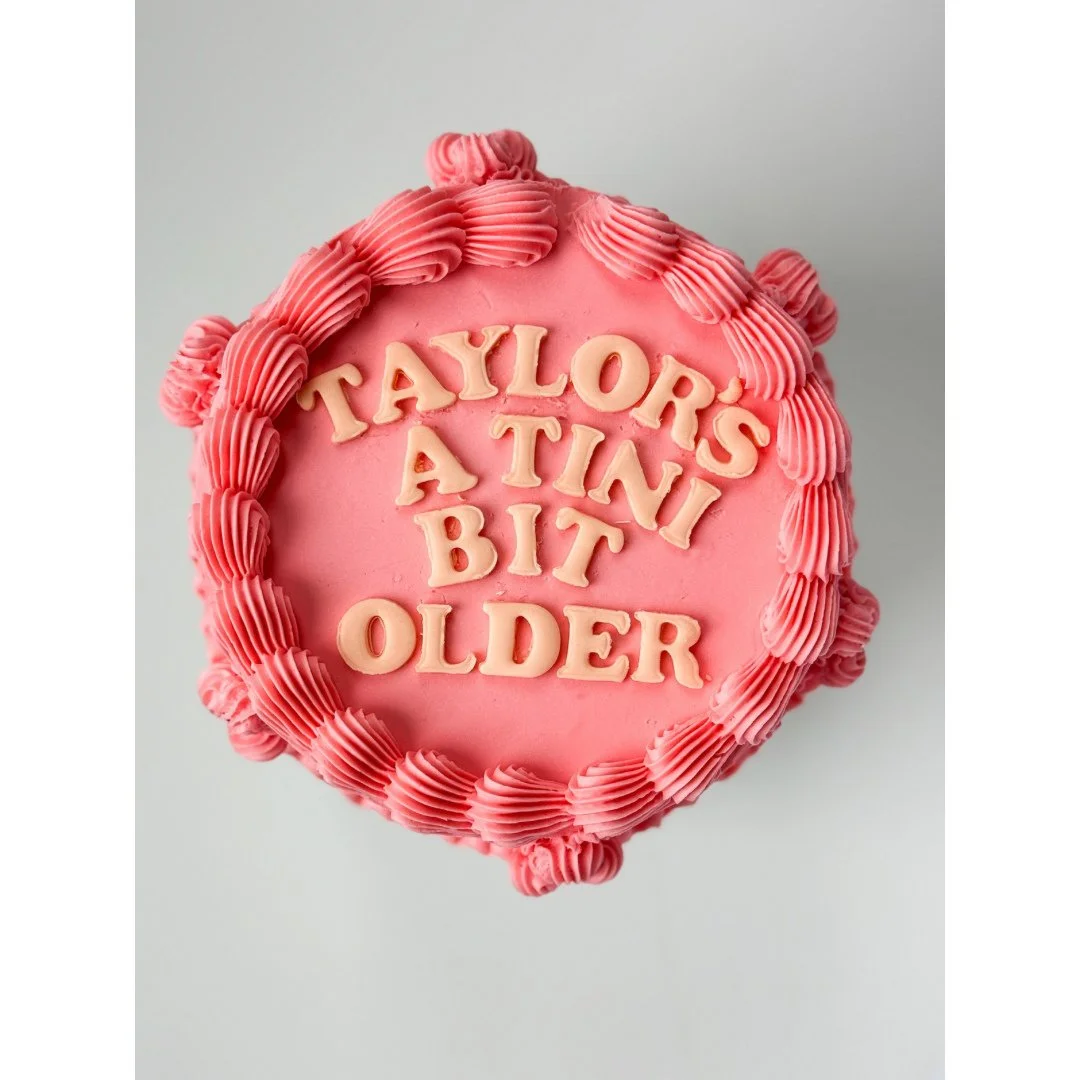 Cake #3 of 2026 + New Flavor for 2026: The Churro Cake with three layers of yellow cake, a cinnamon sugar crunch + dulce de leche. Decorated in a theme that would have fit perfectly on the Bridgerton set 👑 as well as a birthday party 🎂⁠
.⁠
.⁠
.⁠
.⁠