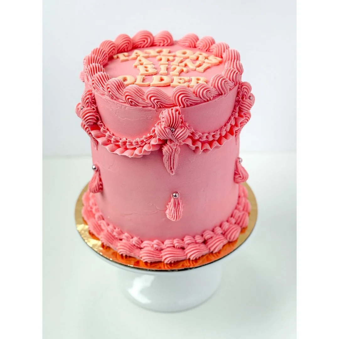 Cake #3 of 2026 + New Flavor for 2026: The Churro Cake with three layers of yellow cake, a cinnamon sugar crunch + dulce de leche. Decorated in a theme that would have fit perfectly on the Bridgerton set 👑 as well as a birthday party 🎂⁠
.⁠
.⁠
.⁠
.⁠