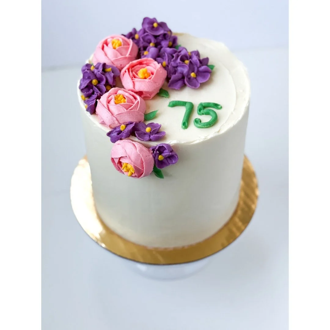 Cake #5 of 2026: Chocolate cake with white chocolate buttercream decorated with peonies and hydrangeas for a lucky 75 year old. Hopefully the flowers will bring actual spring to us 🌸⁠
.⁠
.⁠
.⁠
.⁠
.⁠
.⁠
.⁠
.⁠
.⁠
.⁠
.⁠
.⁠
#betsybakes #food52 #bakersof