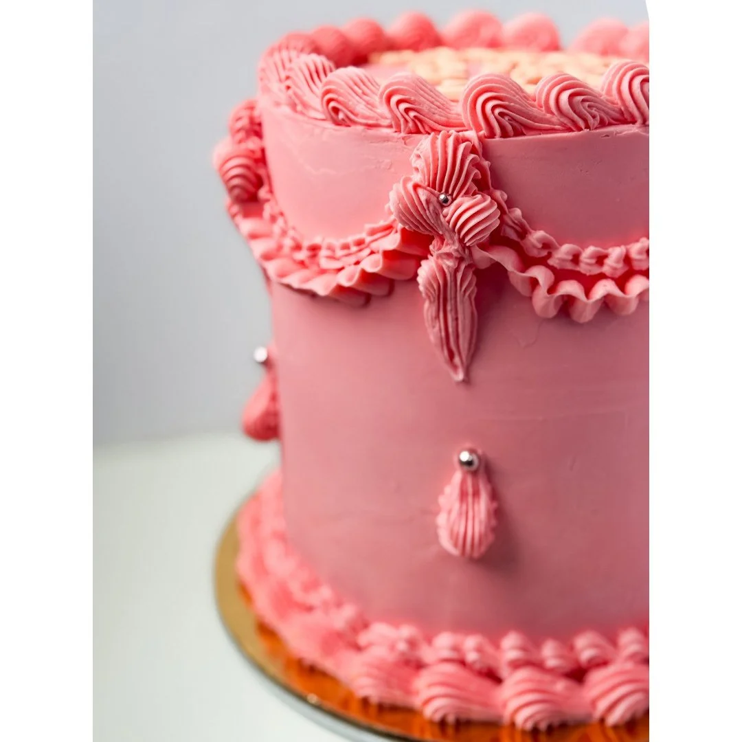 Cake #3 of 2026 + New Flavor for 2026: The Churro Cake with three layers of yellow cake, a cinnamon sugar crunch + dulce de leche. Decorated in a theme that would have fit perfectly on the Bridgerton set 👑 as well as a birthday party 🎂⁠
.⁠
.⁠
.⁠
.⁠