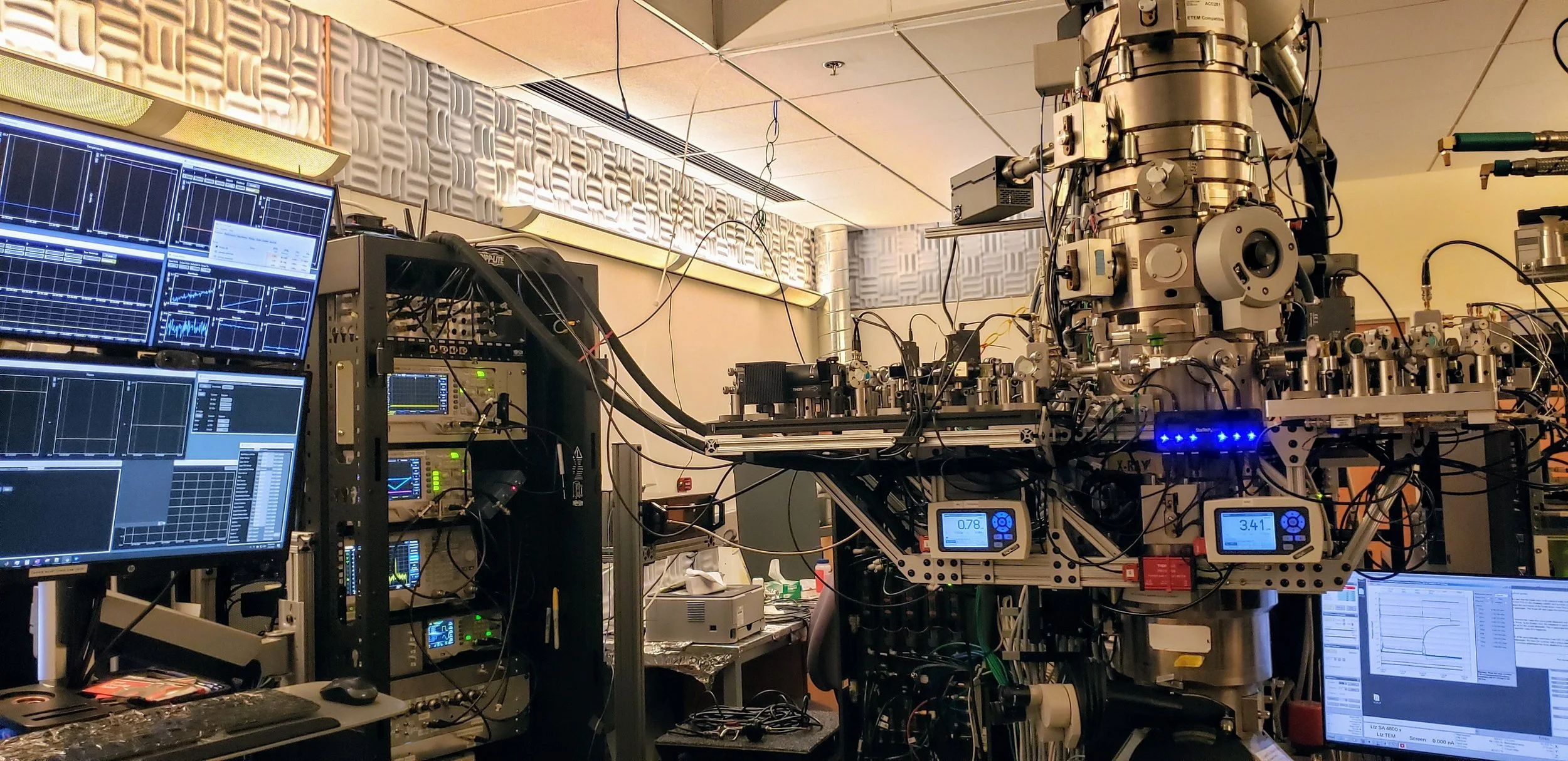 Theia cryo-EM microscope and control systems in the Müller lab