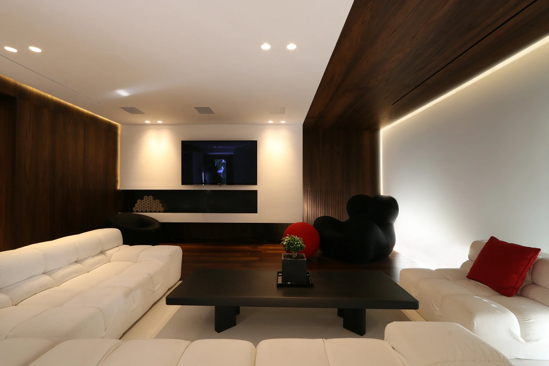 living room 02.jpg