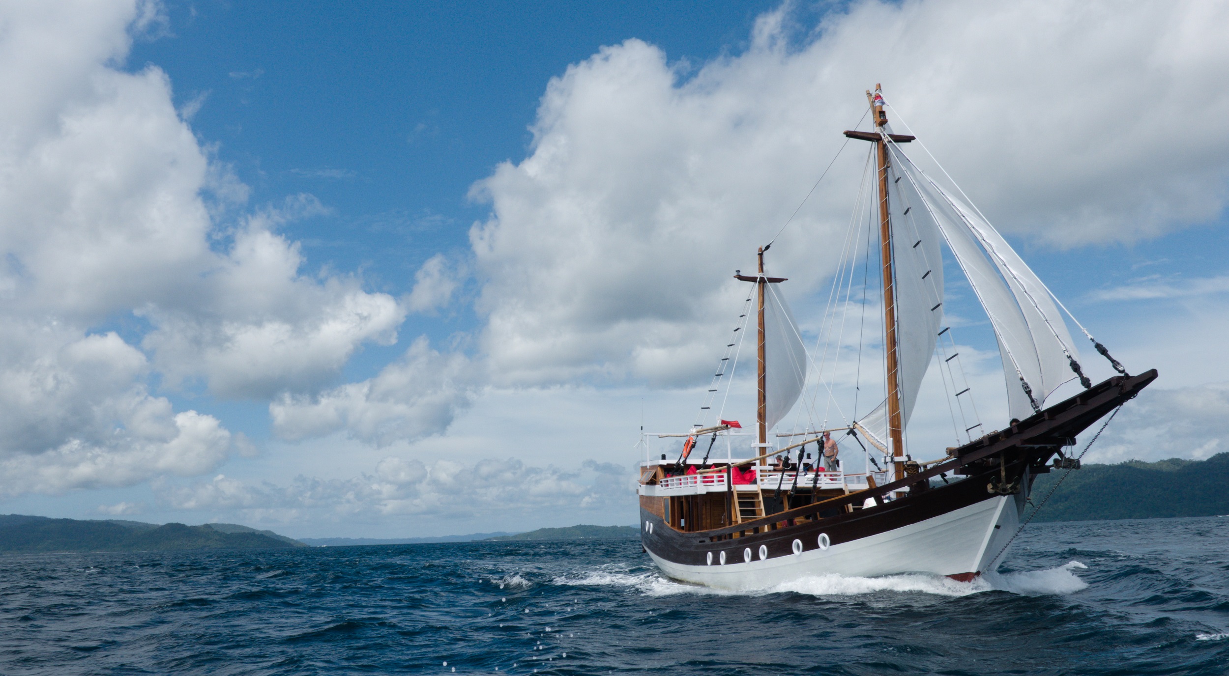 budget-liveaboard-raja-ampat.jpg