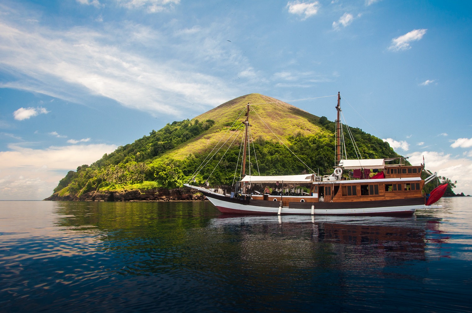 indonesia-diving-liveaboard.jpg