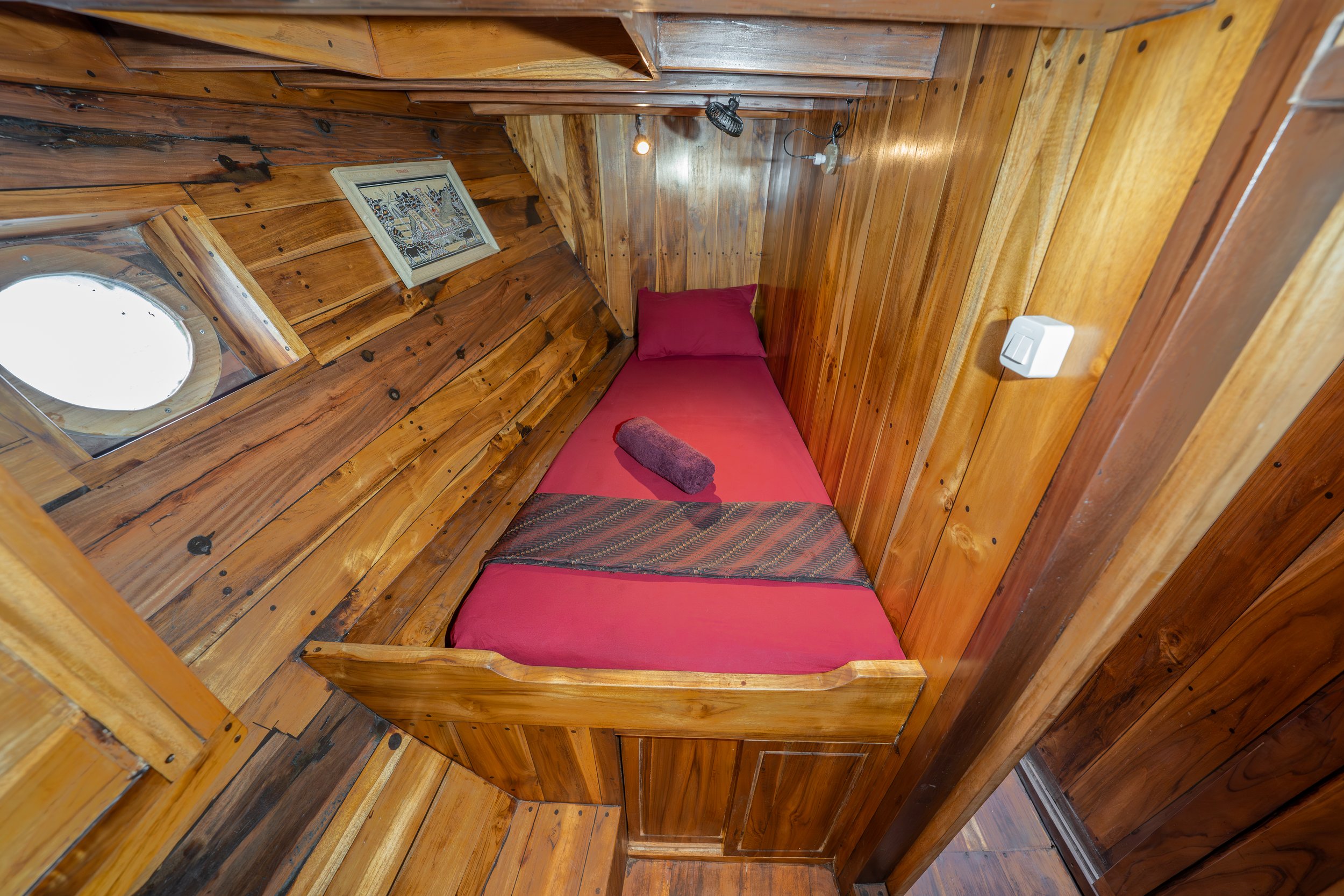 Single Cabin Liveaboard Indonesia Kira Kira Akomo Isseki Raja Ampat Komodo Banda Sea Scuba Diving Snorkeling Charter Liquid Adventures Indonesia Direct Booking.jpeg