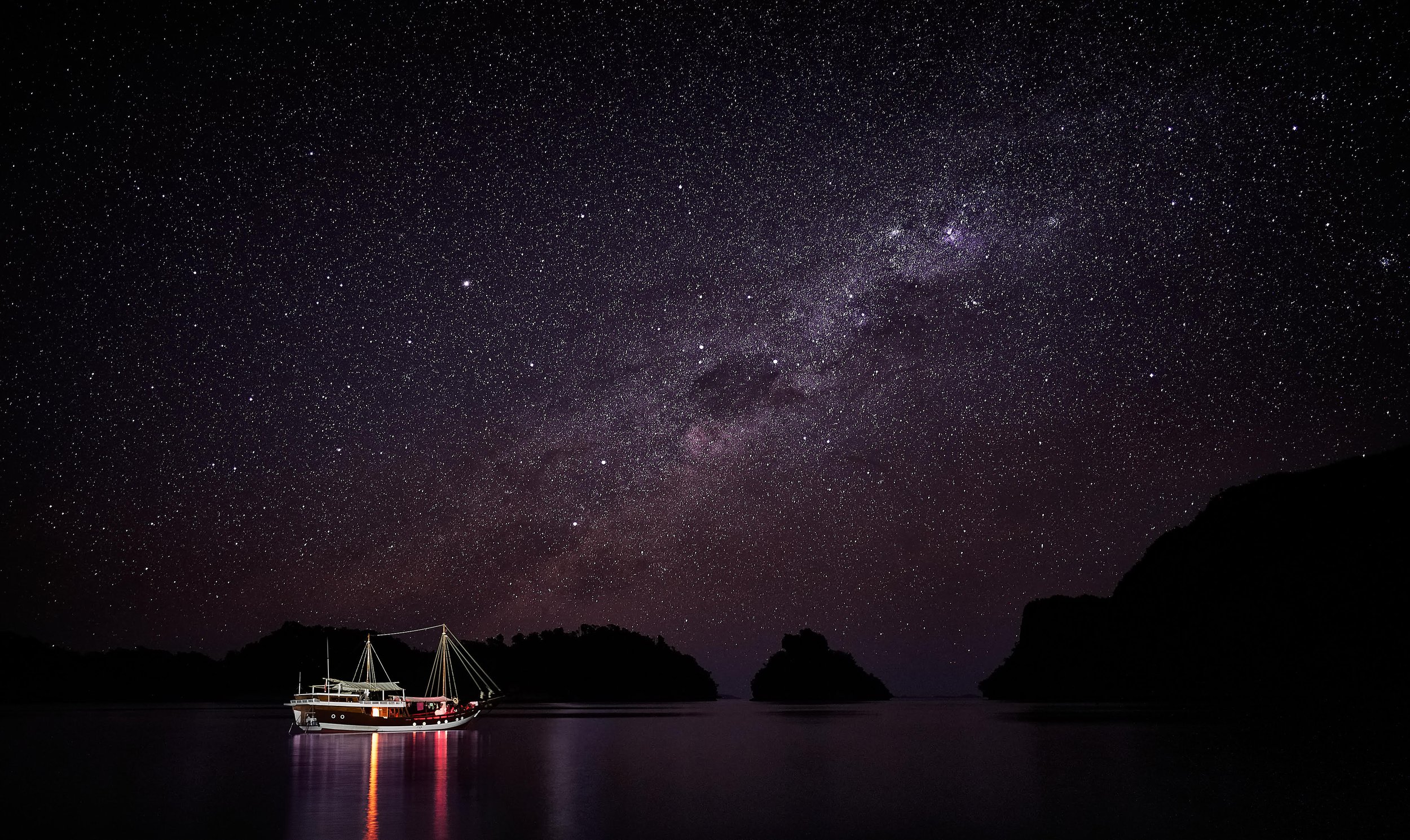 Akomo Isseki Kira Kira Galaxy Stars Milkyway Liveaboard Scuba Diving Indonesia.jpeg