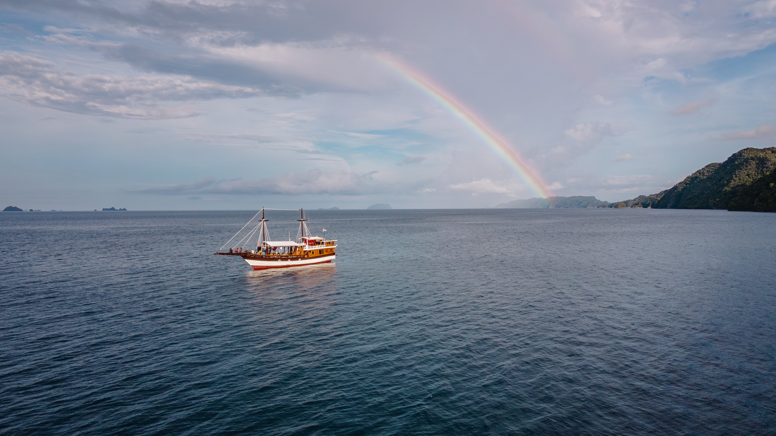 Rainbow Liveaboard Indonesia Kira Kira Akomo Isseki Raja Ampat Komodo Banda Sea Scuba Diving Snorkeling Charter Liquid Adventures Indonesia Direct Booking.jpeg