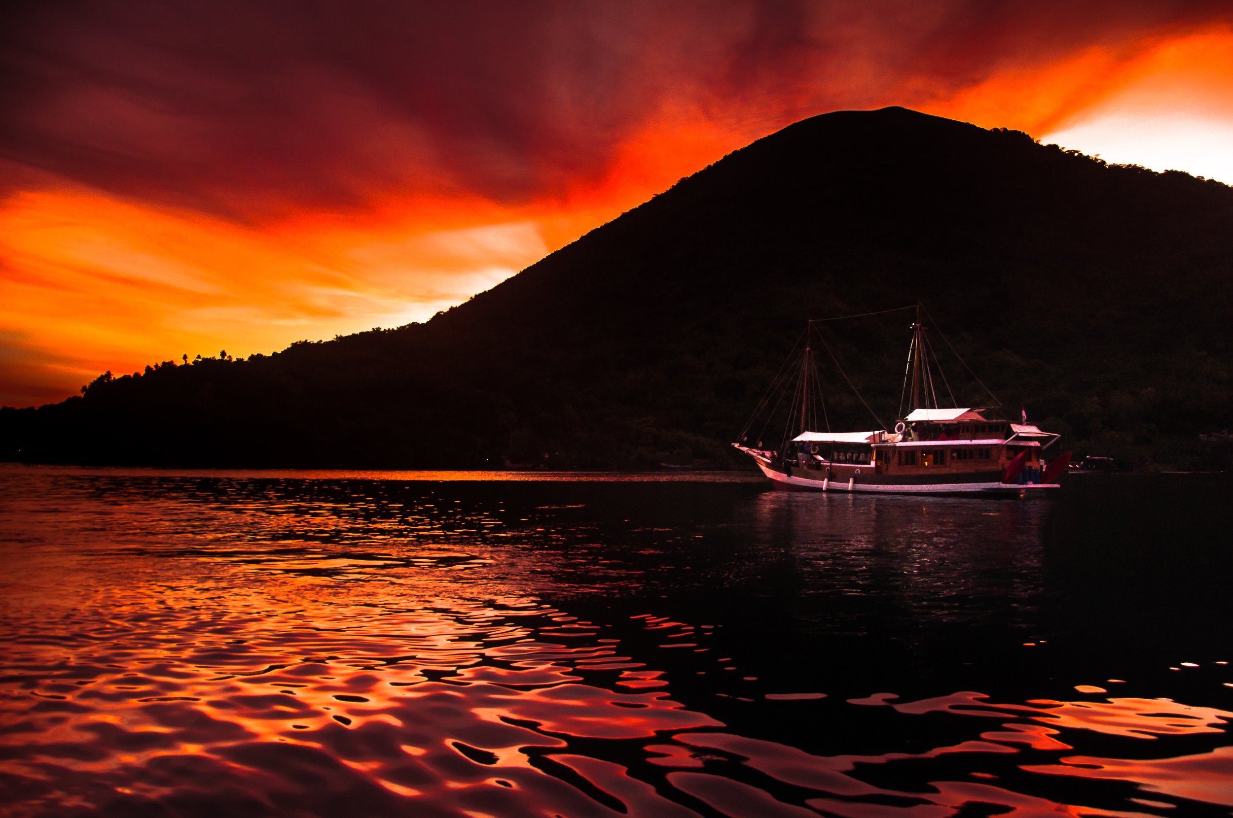 Volcano Liveaboard Indonesia Kira Kira Akomo Isseki Raja Ampat Komodo Banda Sea Scuba Diving Snorkeling Charter Liquid Adventures Indonesia Direct Booking.jpeg