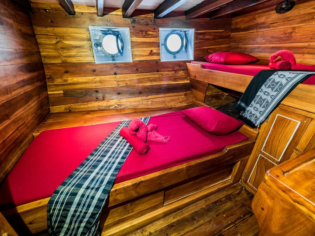 What Cabin Life Is Really Like on a Komodo Liveaboard (Honest Guide)