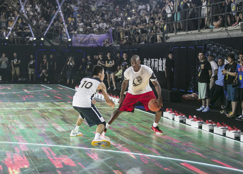 Nike-LED-basketball-court_dezeen_784_1.jpg