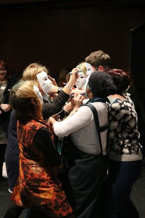 A collaborative workshop led by artist educator Susan Coles exploring performance as part of the Sketchbook Circle event at Gerald Moore Gallery in 2015.